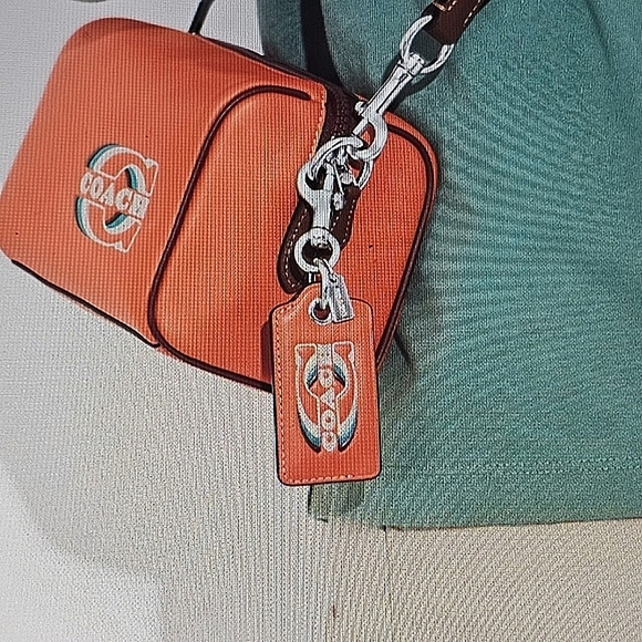 (UNISEX) COACH BOTTLE OPENER KEY FOB / KEYCHAIN W/COACH STAMP (NWT) - Picture 7 of 7